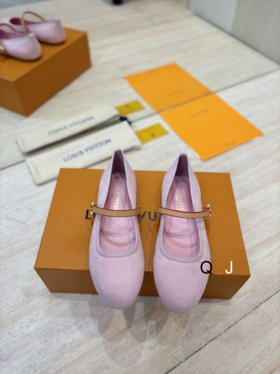 Picture of Louis Vuitton Shoes _SKULVsz35-40Z050412351